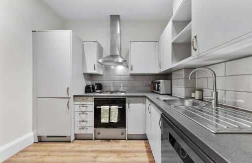 Shortlet Express, Stunning 3 bedroom apartment by Barking station - Foto 13