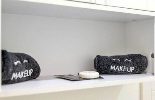 Modern Cottage, Hot Tub, Bistro Patio, Putting Green, Walk to All! - Foto 53