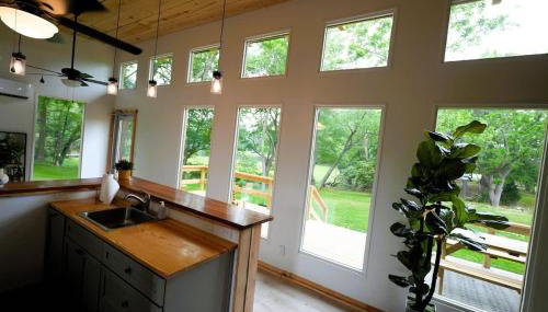 Luxe 2BR Cabin with Deck and Creek View - Working Farm - Foto 3, Garden, Garden view