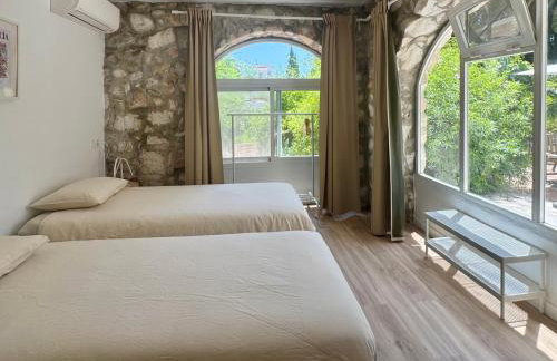 Boutique 2BR & 2BA Apt at Villa Bonica Estate - Photo 11