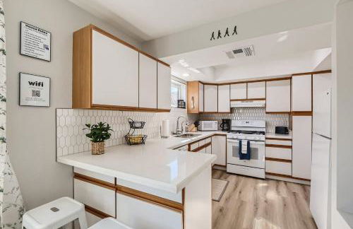 Lux life! Central location for business or play! - Foto 26