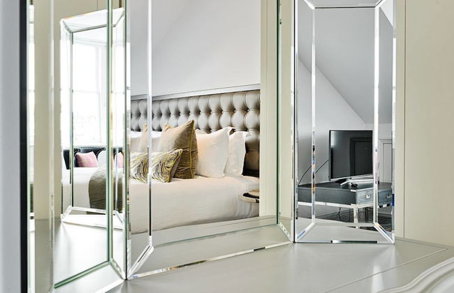 JOIVY Luxury George Street Apartments: Castle Suite - Photo 4