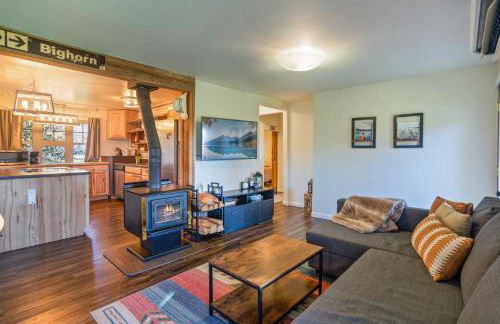 Glacier Retreat on 4 Acres with Sauna & Fire Pit - Foto 8