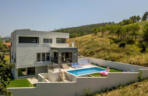 Luxe villa with pool, jacuzzi, and sauna - Foto 43