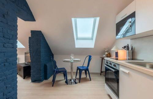 Studio sous les combles côté rue, parking gratuit - Foto 7