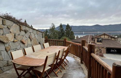 Big Bear Village View Haus is a large pet and kid friendly chalet with hot tub located a short walk to village - Foto 18