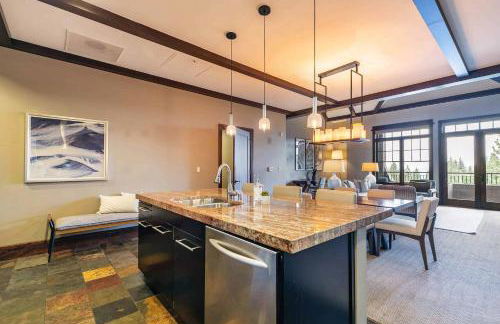 One Village Place 502 by East West Hospitality - Foto 9