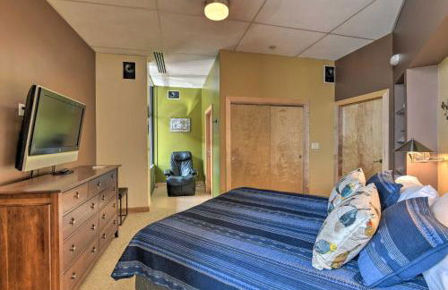 Idyllic Dtwn Anchorage Condo with Fireplace! - Photo 16