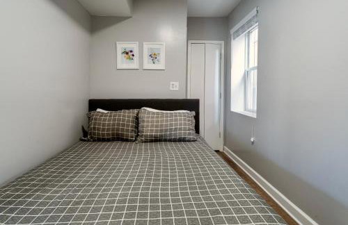 Stylish & Bright Gem Overlooks Lovely Park with Great Amenities - Foto 15