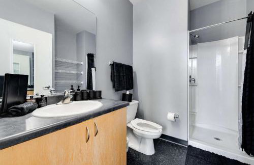 West Loop - City Views With In & Out Parking 2 - Photo 12