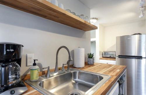 Modern Mid-Century Downtown AC Walkable - Photo 3