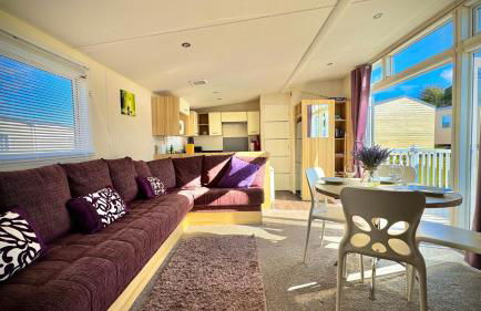 Marton Mere - 3 Bedroom Caravan- by Holiday Homes - Photo 16