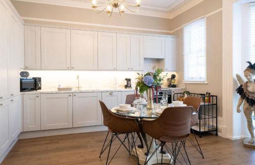 The Regal Apartment - Photo 8