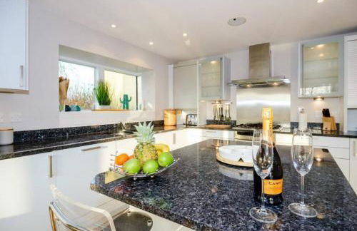 Garden Villa CW70 HOT TUB Lakeside Spa - Foto 15