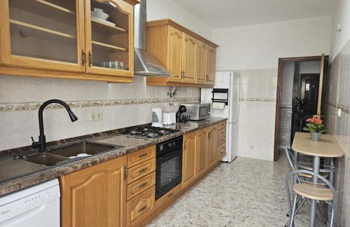 Light Spacious Almada Apartment - Foto 11