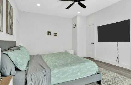 Dallas Escape w/ Rooftop + Yard • Sleeps 10 - Foto 33
