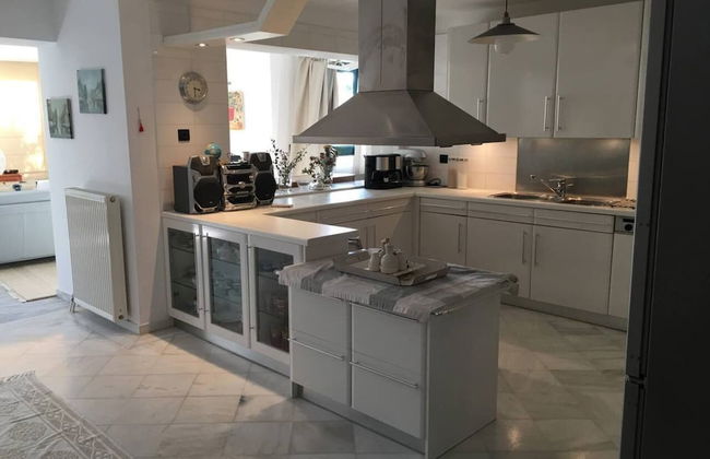 Stunning 4-bed Villa in Lagonisi Kalivia Thorikou - Photo 12