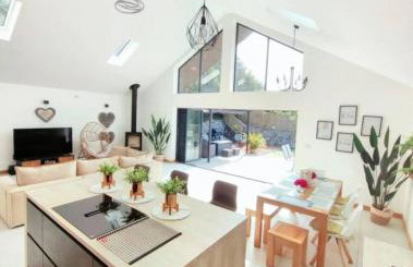 4 Bed Villa Sleeps 8 -private Terrace-free Parking - Foto 21