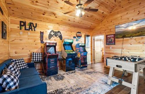 Indoor Pvt Pool, Pkyway, 44, HotTub, BBQ, King - Photo 28