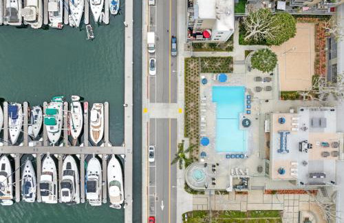Serenity Over the Sails - A 2-Bedroom Escape w Stunning Marina Views - Foto 24