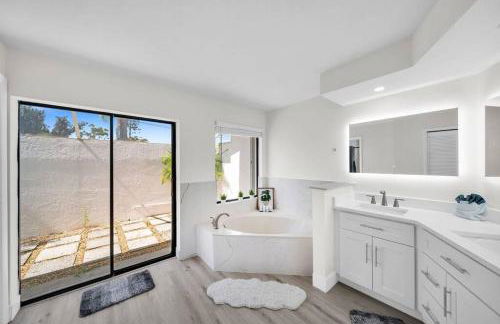 Relax & Play! 3BR Pool Home in Cape Coral - Pet-Friendly with Game Room - Foto 23