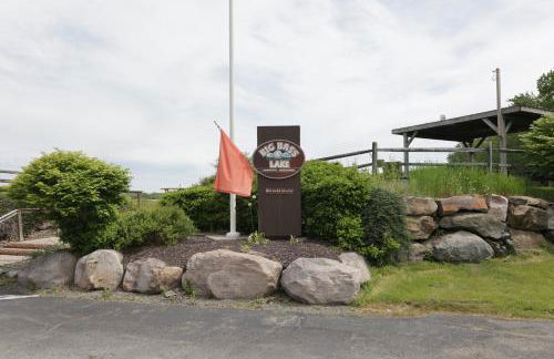 Serene Escape at Big Bass Lake & Pool Access - Foto 58