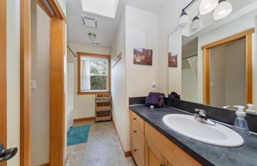 3BR Hot Tub Ocean Views & King Beds Near Beach - Foto 18