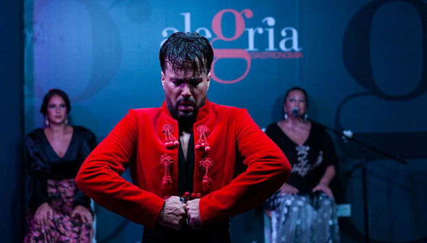 Bailaor sobre el tablao