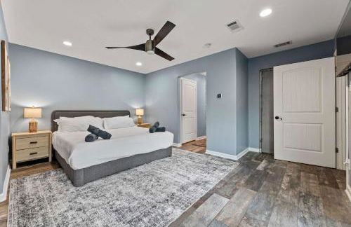 Luxurious Home with Huge Pool - Photo 21