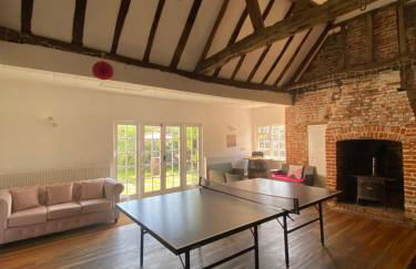 Grade II Listed Farmhouse, Pool, Hot Tub, Games Room, Celebration Hall, Car Park, 10ppl, 45 min from Central London - Foto 43