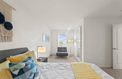 Modern Townhouse with Pool Gym & Tennis Near Beach - Foto 15