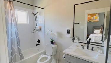 Gray Lux Hse 3BR 3 and half Ba MedCenter DownTWN HotTub - Foto 5