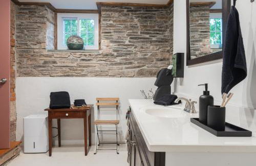 Chic Farmhouse Woodstock Saugerties Skiing HITS - Photo 29