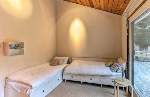 Stylish Wellfleet Home with Patio on 2 Private Acres - Foto 1