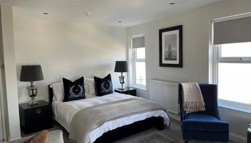 Seafront Luxury Apartment - Photo 3