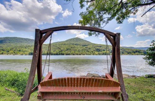 Dock & Hot Tub: Tennessee River Cabin Getaway - Foto 3