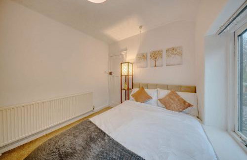 Modern 3BR Manchester Home Sleeps 7 Parking - Foto 32