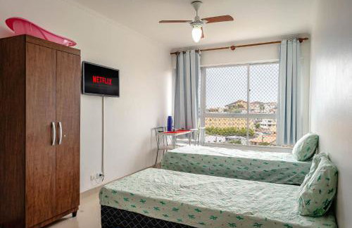 APARTAMENTO, ATÉ 4 PESSOAS,20 Metros da PRAIA do SONHO, PÉ NA AREIA,100 MB WI-FI - Foto 28