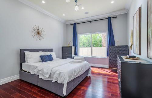 Regal 4 bed with hot tub close to Universal sleeps 15 - Foto 38