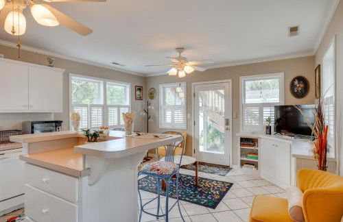 2 Mi to Atlantic Beach Coastal Retreat with Deck - Foto 4