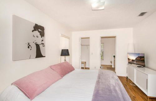 Van Ness Poolhome - Lake access 2mi - Photo 9