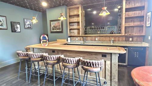 Sleeps 30+ • 10BR Mansion •Events • Bar • Backyard - Foto 3