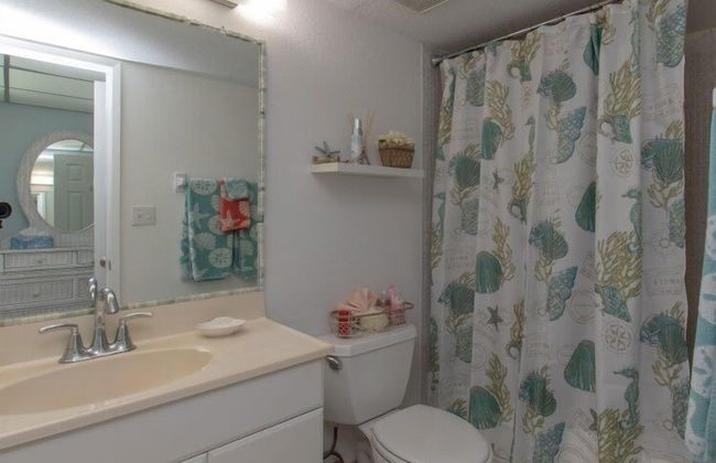 This Oceanfront Condo Is Absolutely Beautiful. 2 Bedroom Condo by RedAwning - Foto 9