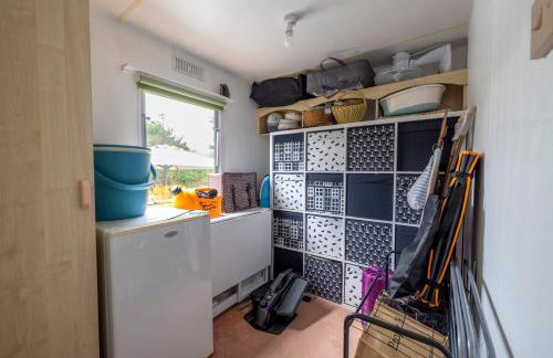 1 Bed Caravan Sleeps 2 -Dog Welcome -Free Parking - Photo 18