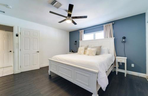 Lounge Area Office Fenced Yard Near It All - Photo 5