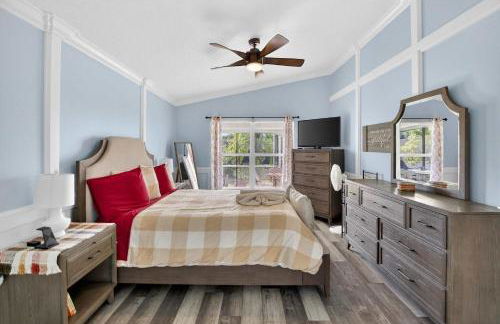 Lakefront 4-Bedroom Home with Pool - Foto 18