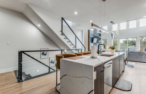 Luxury Newly Built 4 BR 4 Bath Home w/ Rooftop and Grill! - Foto 21