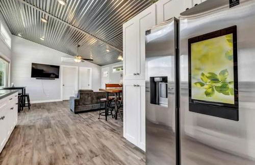 Amazing Glamping Vacations in this Riverside Cottage in Llano, Texas - Foto 19