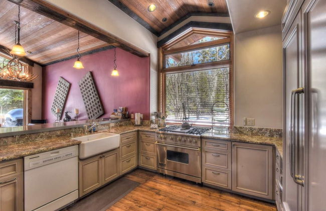 Ridge Court Barrel Relax in Private Hot Tub - Photo 7