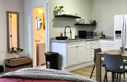 Comfy Studio in Sandy Utah Pvt Entry WFH B - Foto 4